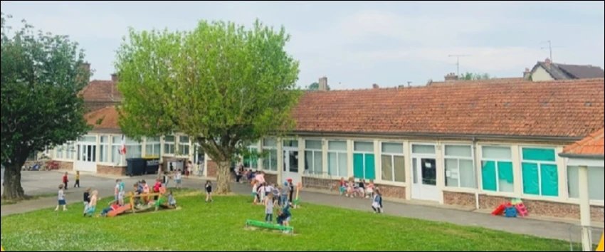 La cour de l'école maternelle Claude Monet